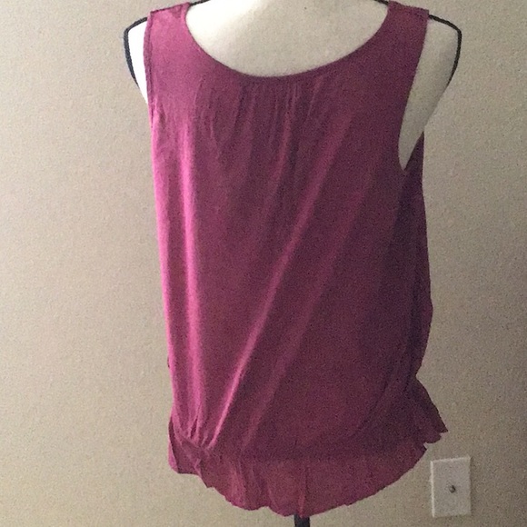 MEDIUM St. John’s Bay Berry Sleeveless Top - Picture 3 of 5